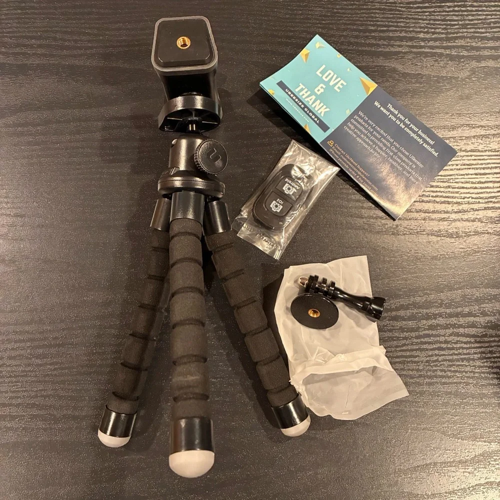 TRIPOD New in Box for phones & cameras By UBEESIZE GLOBAL